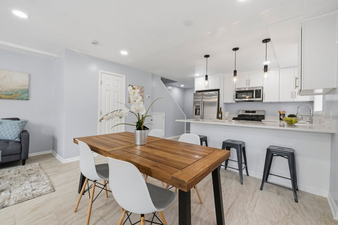 204 Webster Street Northeast #1 - Photo 4 of 22