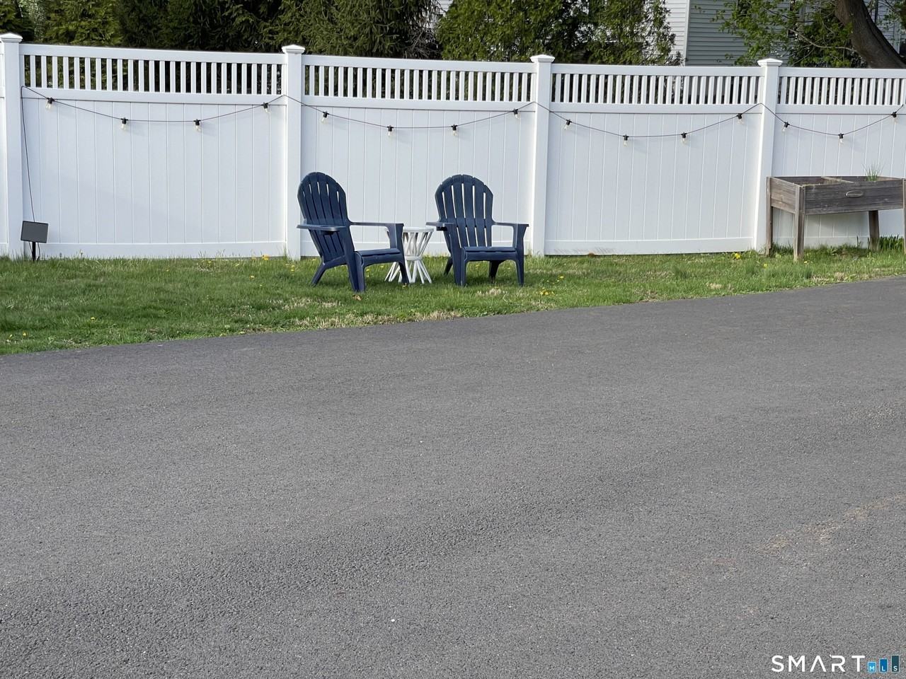 31 Ledge Ave #2 - Photo 2 of 24