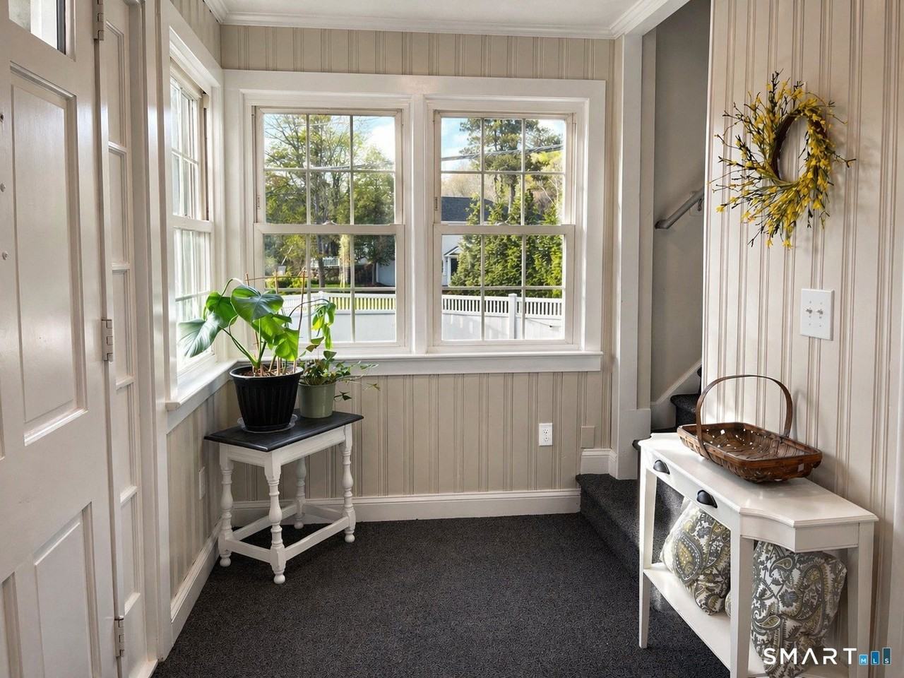 31 Ledge Ave #2 - Photo 4 of 24