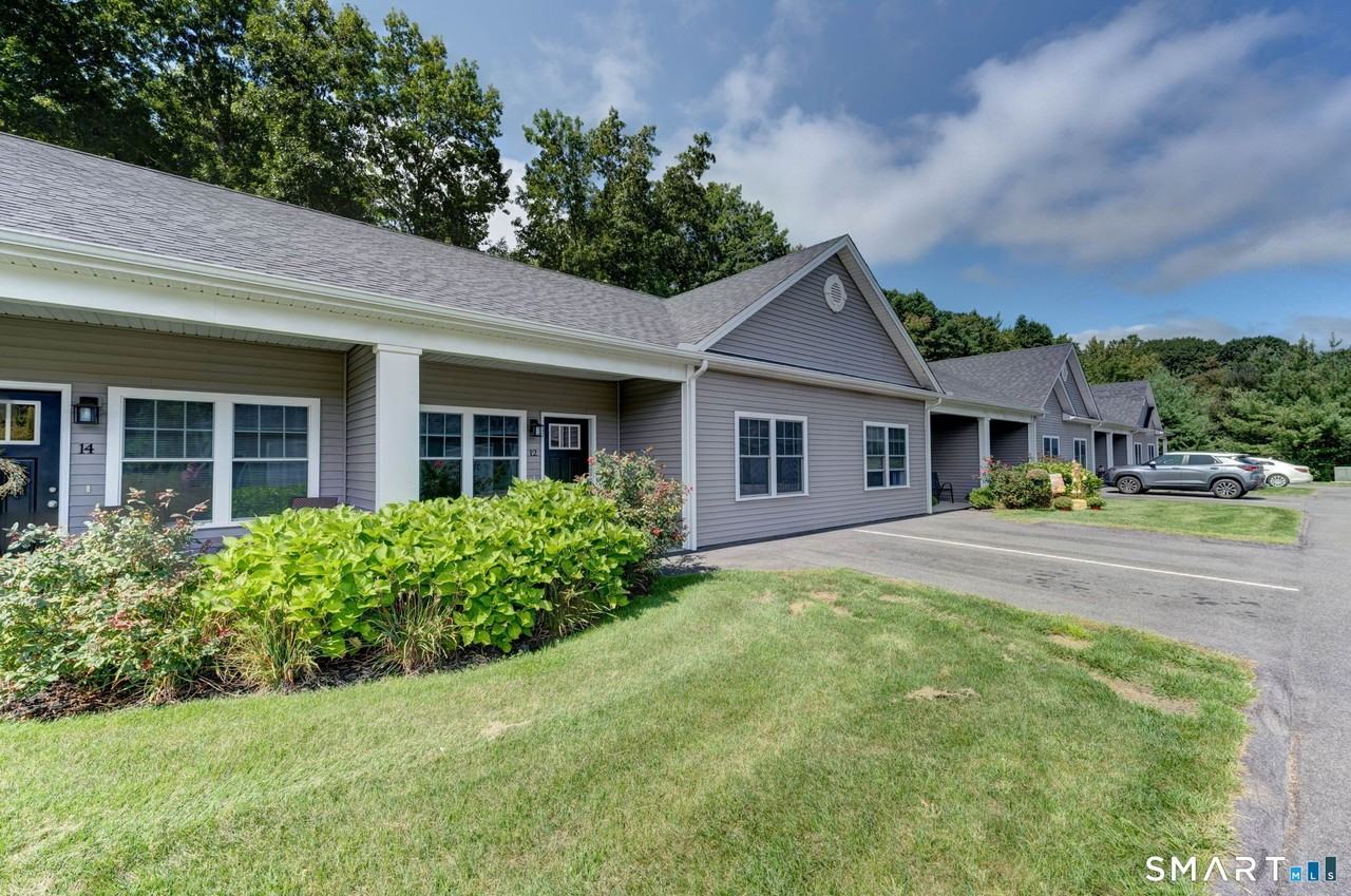 37 Hunters Ln #6 - Photo 2 of 21