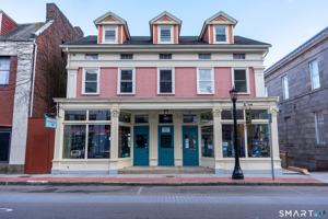 featured image of 136 Bank St #3A