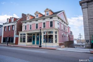 featured image of 136 Bank St #2B