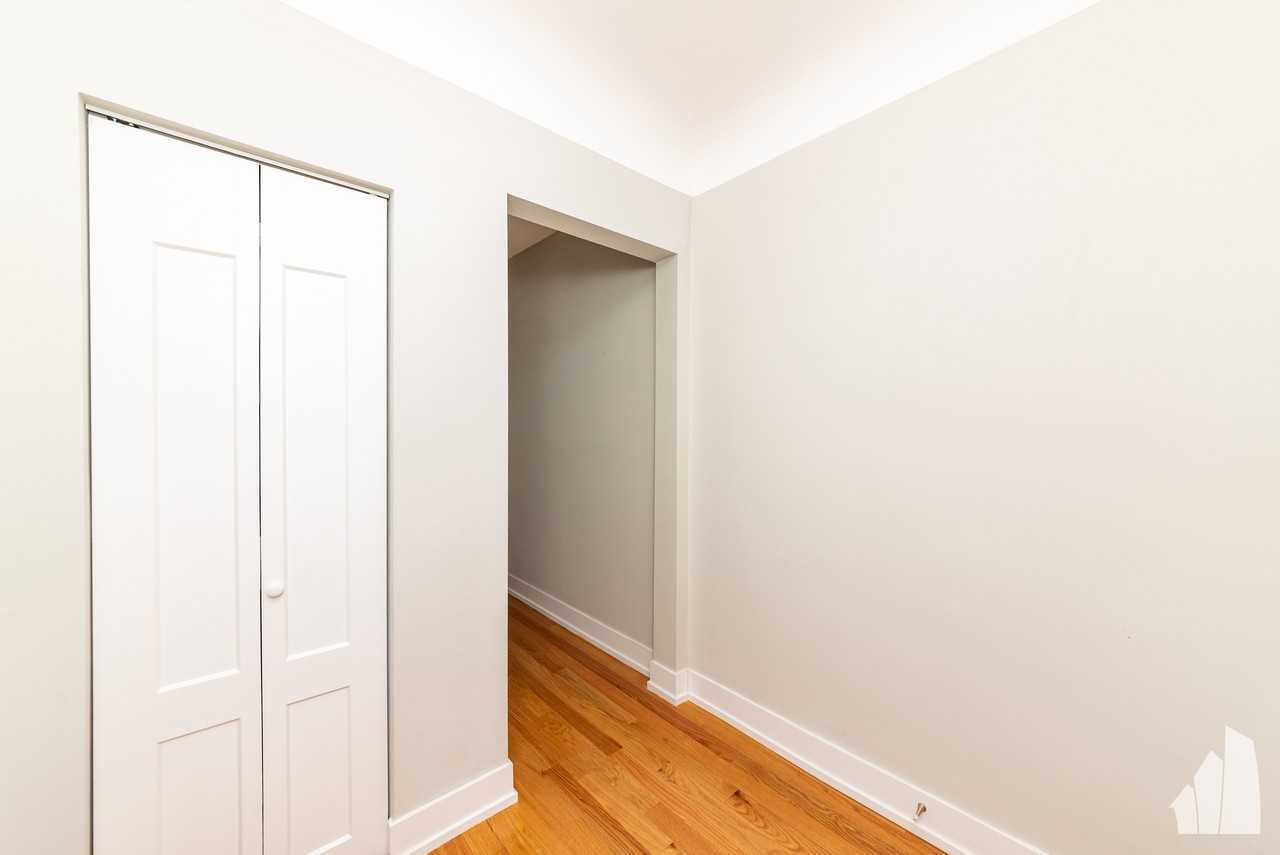 545 Chestnut St #545-301 - Photo 3 of 14