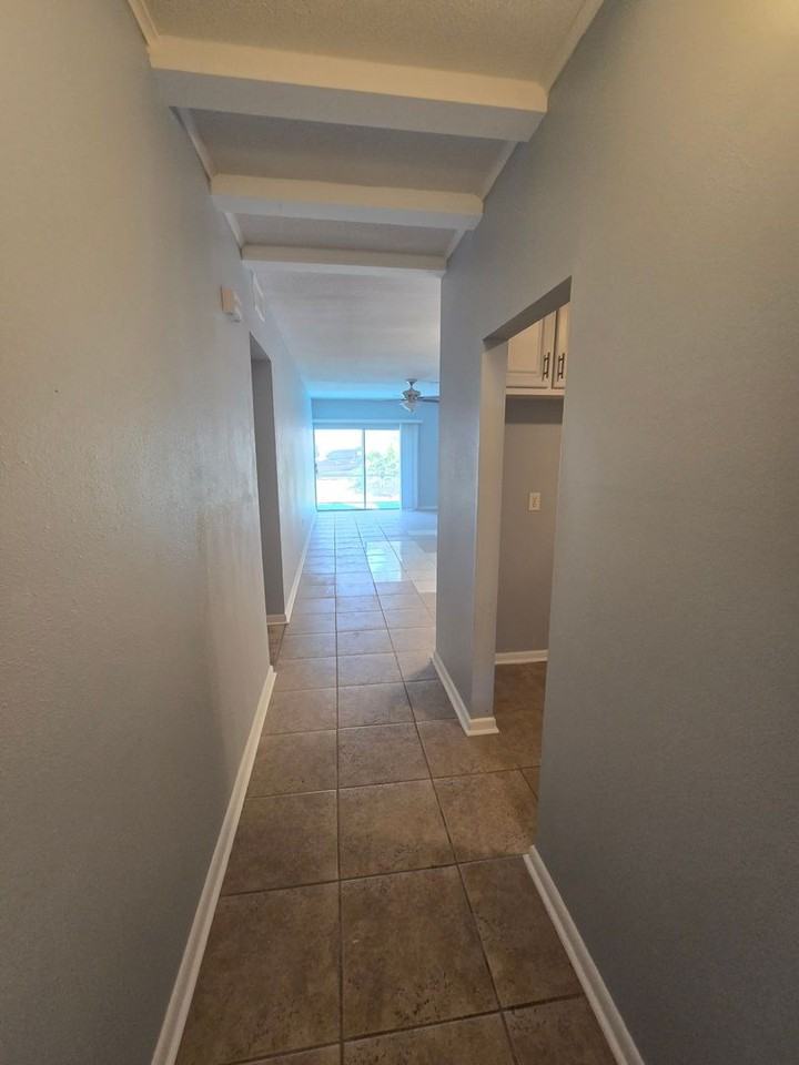 623 N Bay St #4 - Photo 2 of 6