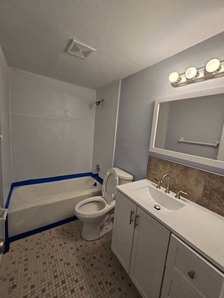623 N Bay St #4 - Photo 6 of 6