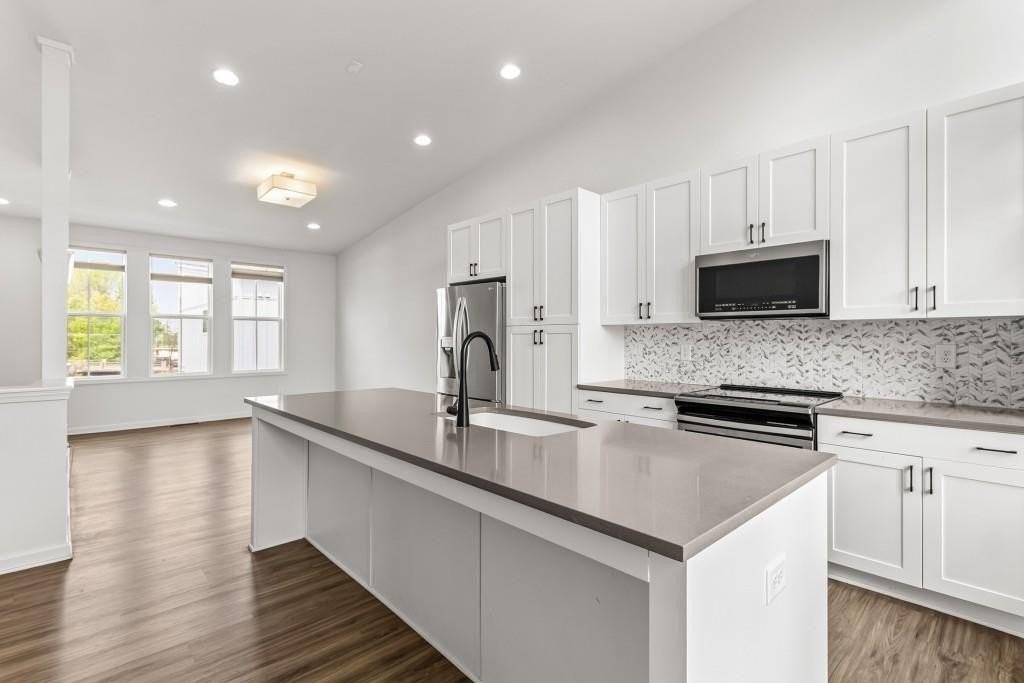 916 Brees Ct - Photo 4 of 31