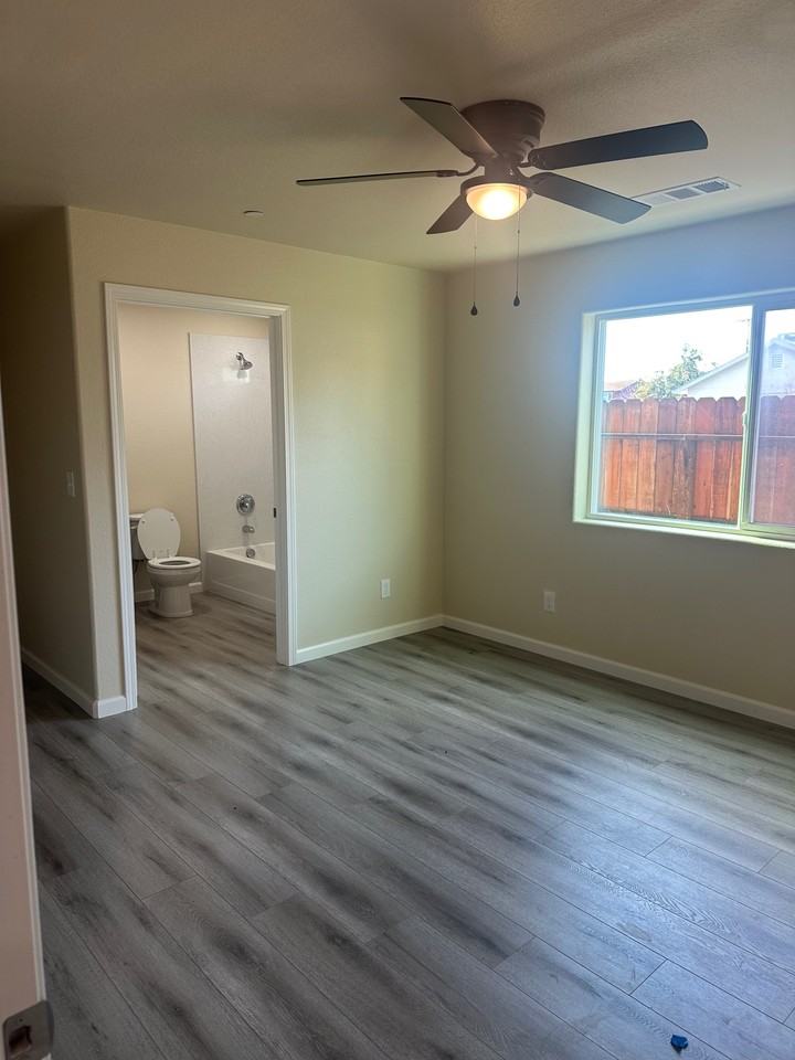 1125 H Street - Photo 4 of 5