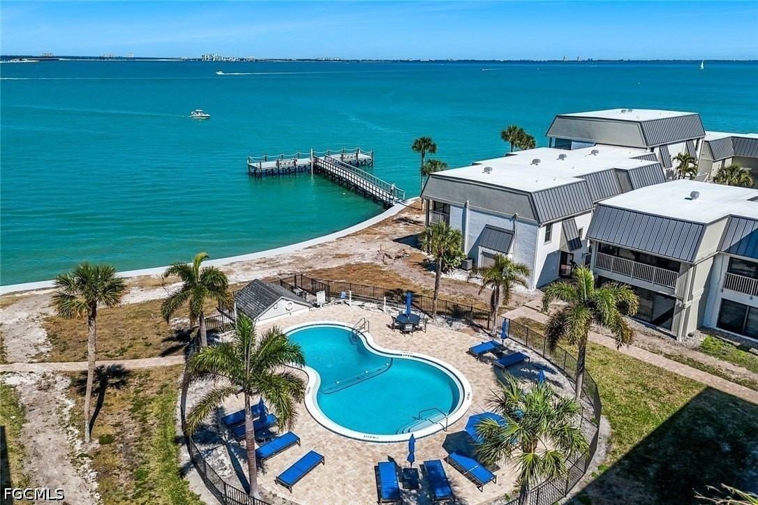 760 Sextant Dr #321 - Photo 2 of 40