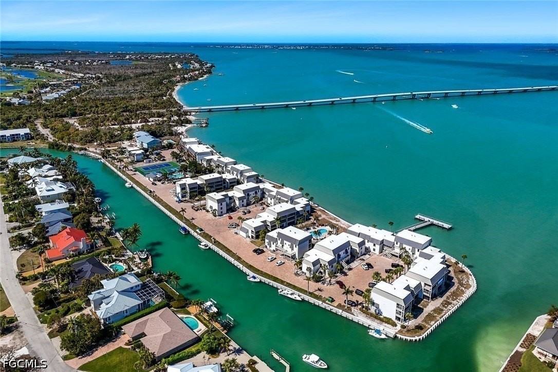 760 Sextant Dr #321 - Photo 3 of 40