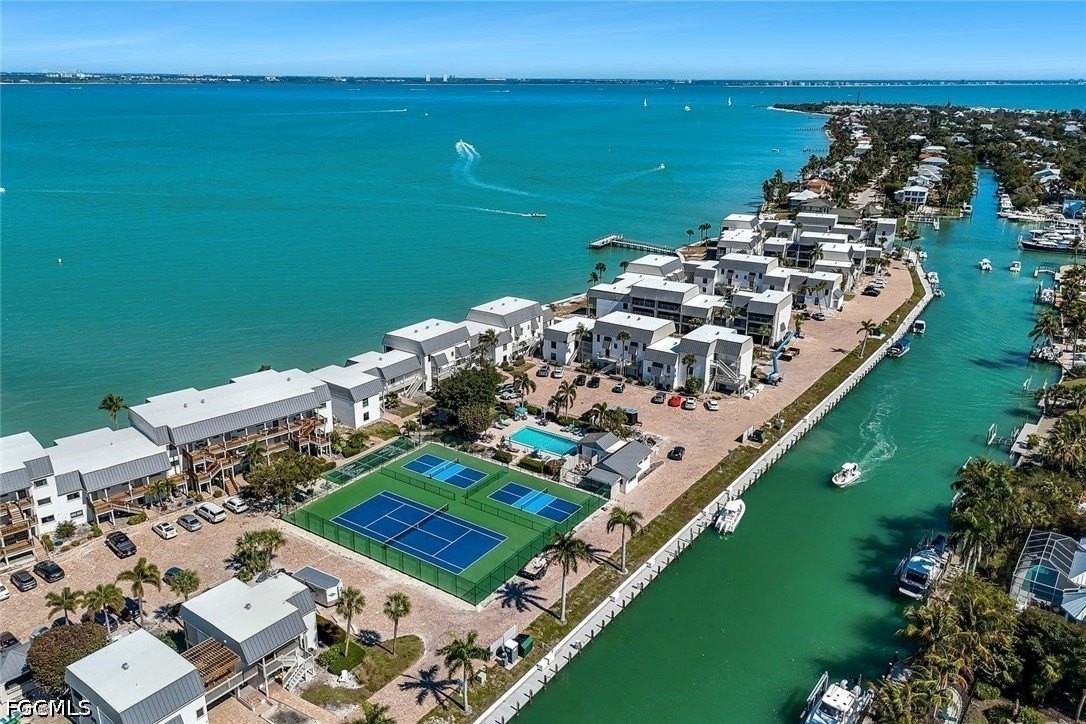 760 Sextant Dr #321 - Photo 6 of 40