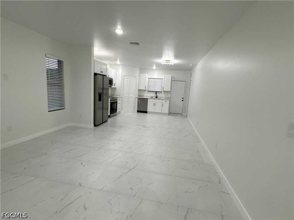 1775 Glenway Ct - Photo 4 of 14