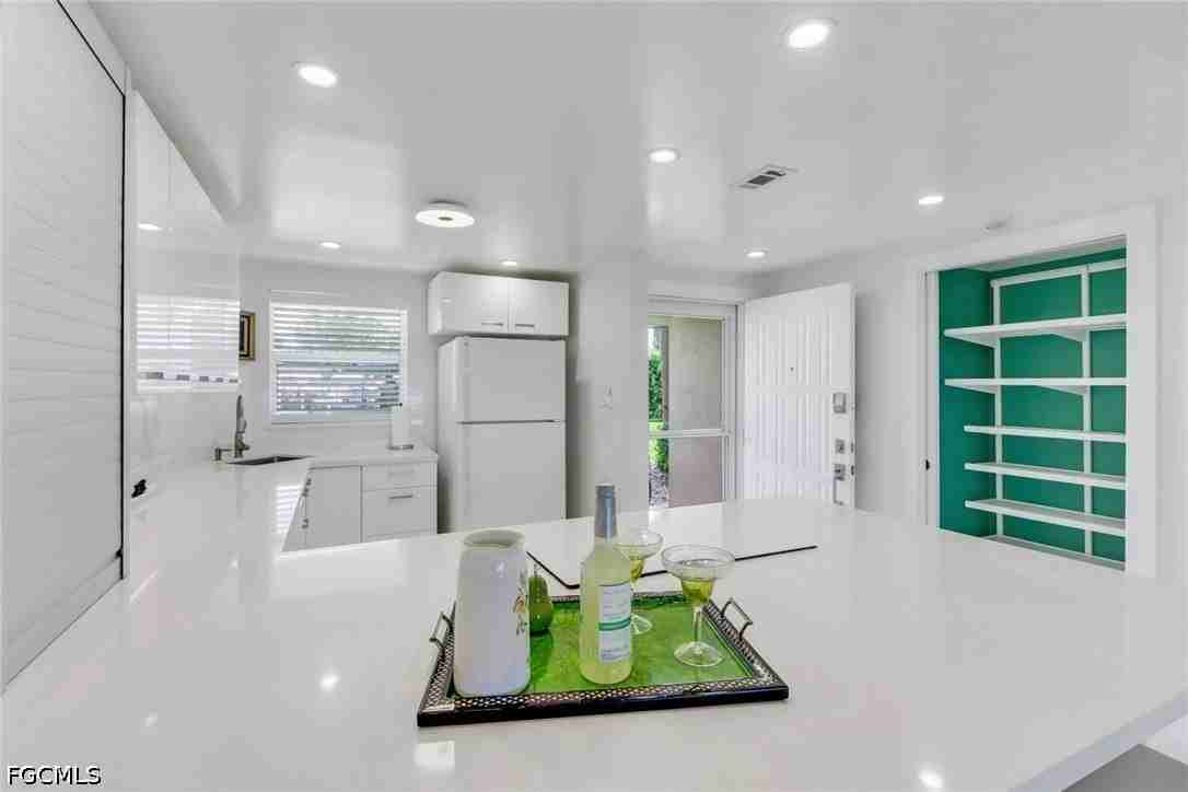 9 High Point Cir N #102 - Photo 5 of 48