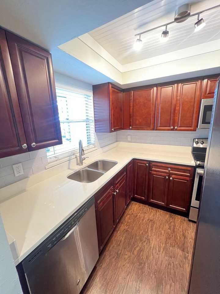1840 Morrill St - Photo 3 of 11