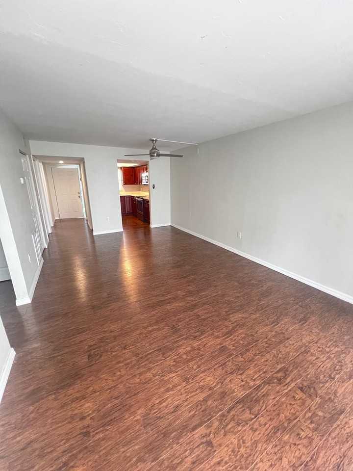 1840 Morrill St - Photo 4 of 11