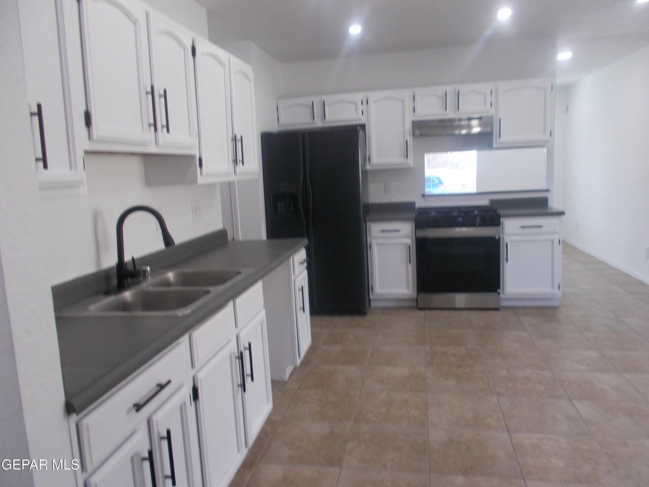 1860 Joan Francis Dr - Photo 3 of 33