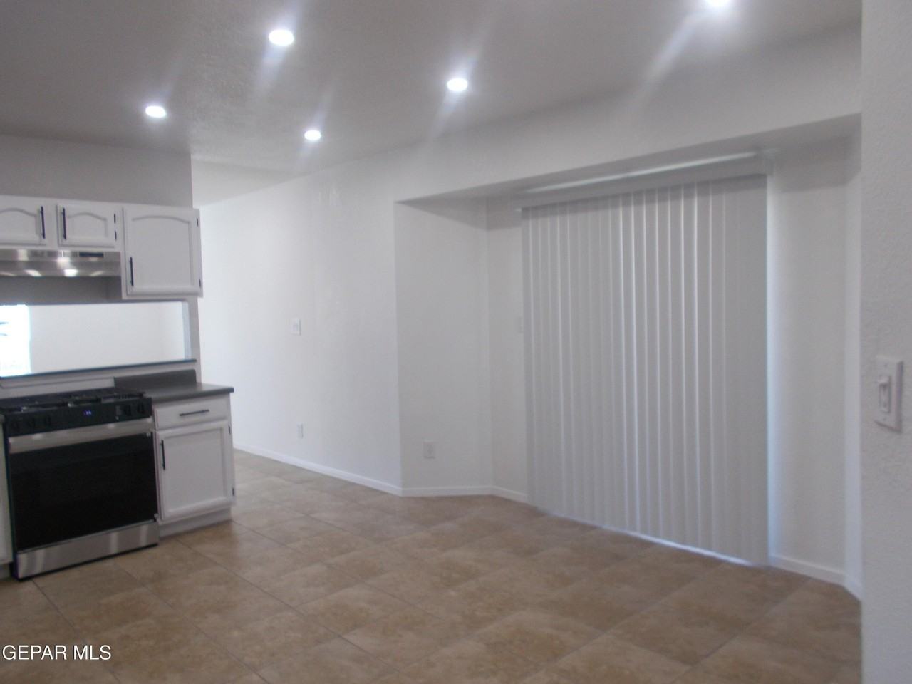 1860 Joan Francis Dr - Photo 4 of 33