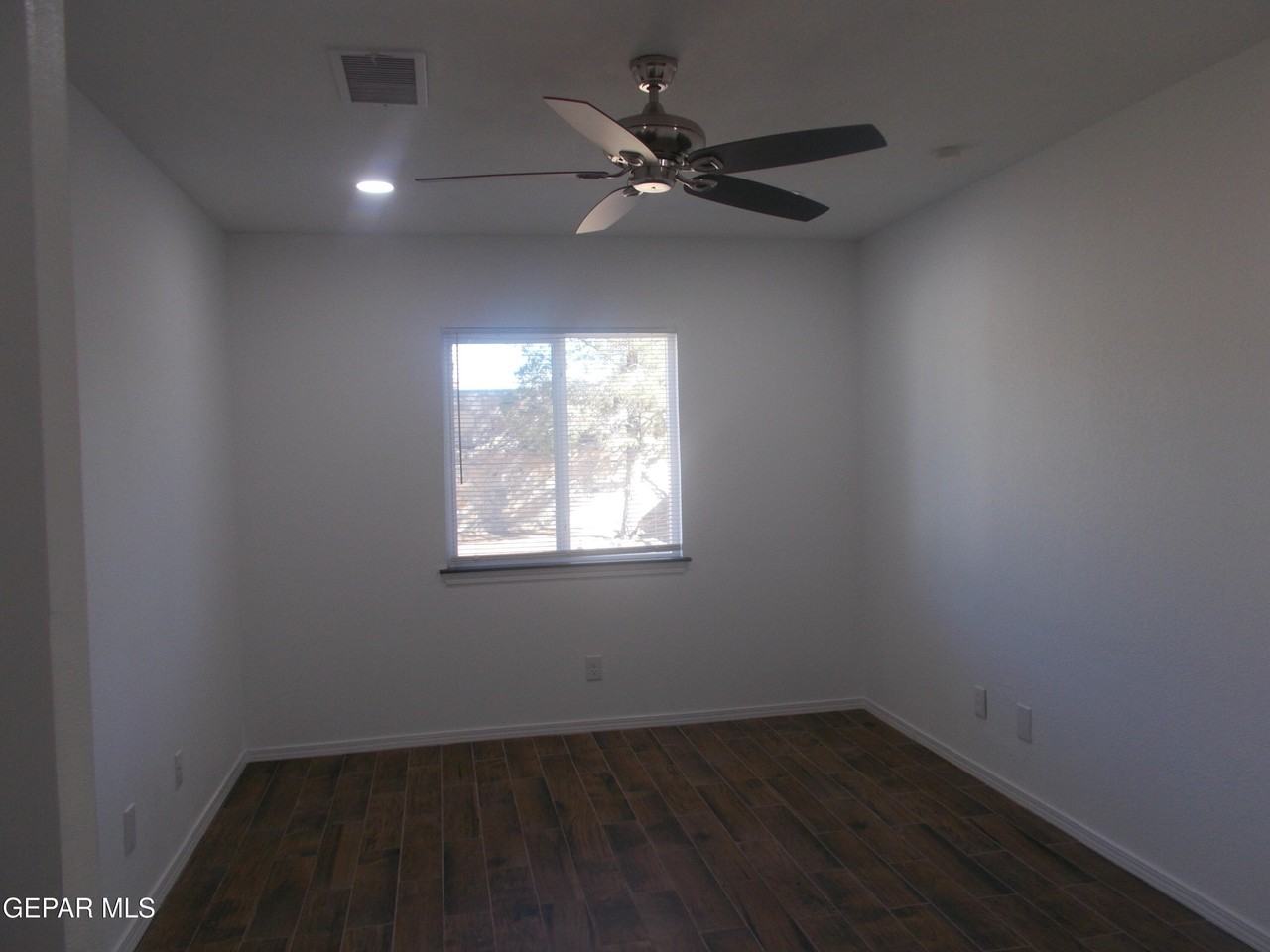 1860 Joan Francis Dr - Photo 6 of 33