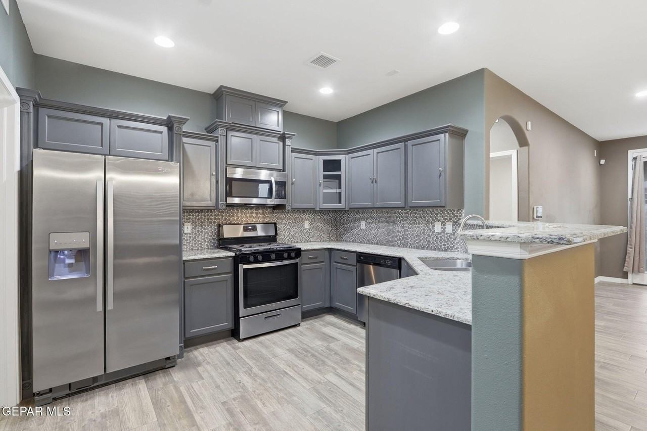 13539 Doncaster St - Photo 4 of 31