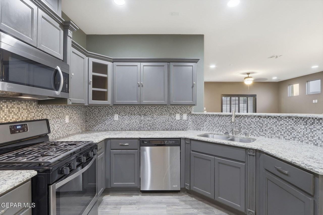 13539 Doncaster St - Photo 5 of 31