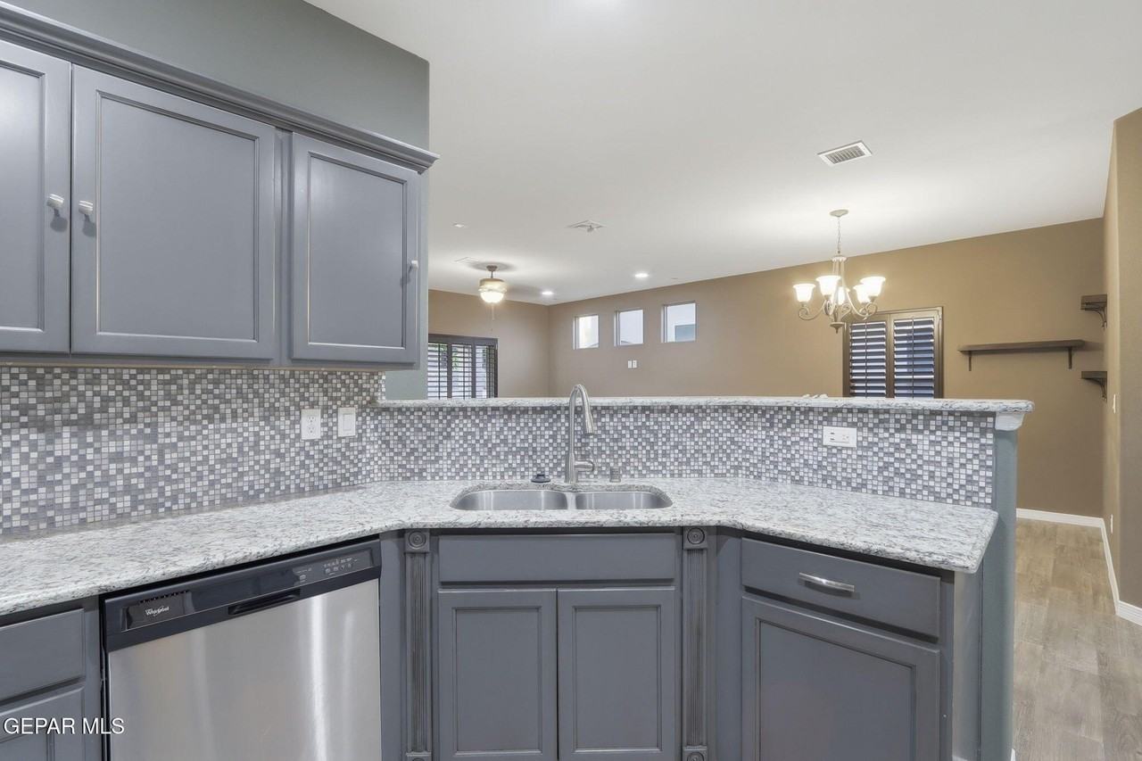 13539 Doncaster St - Photo 6 of 31