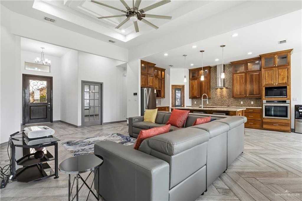 1612 Red River Ave - Photo 3 of 19