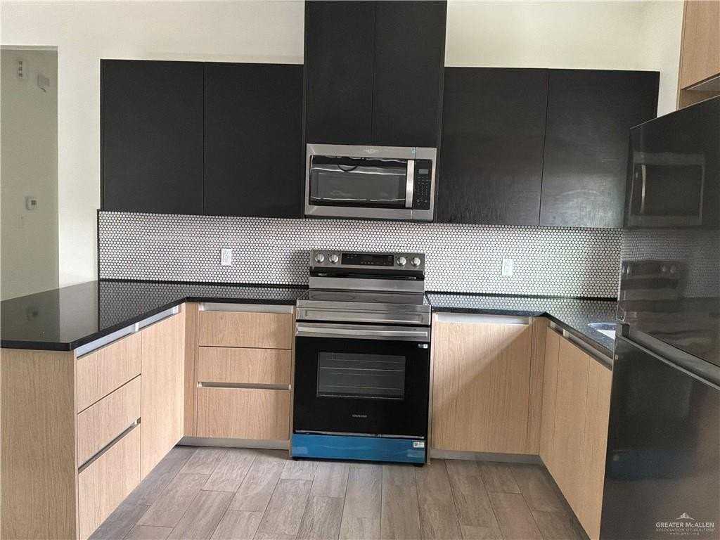 3904 Ventura Ave #3 - Photo 3 of 13