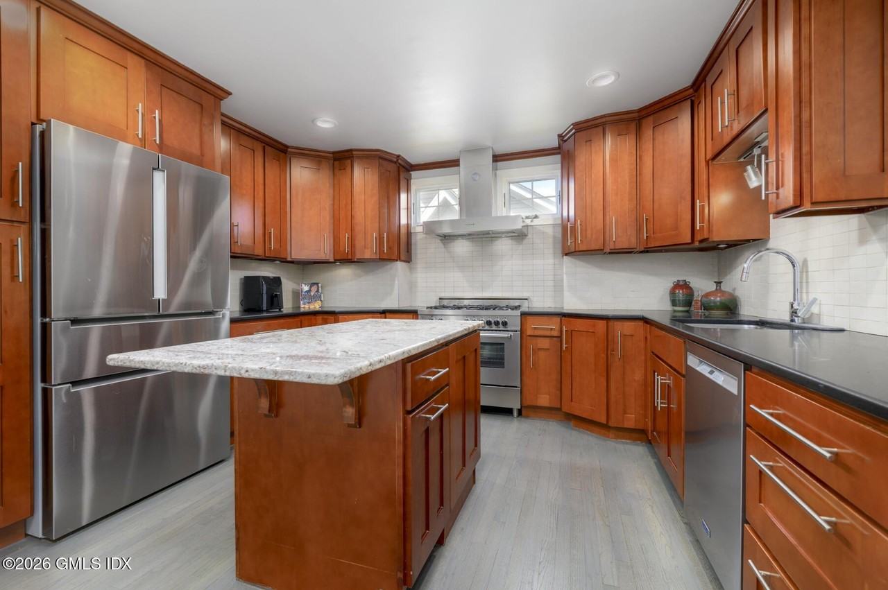 49 Indian Harbor Dr #7 - Photo 3 of 37