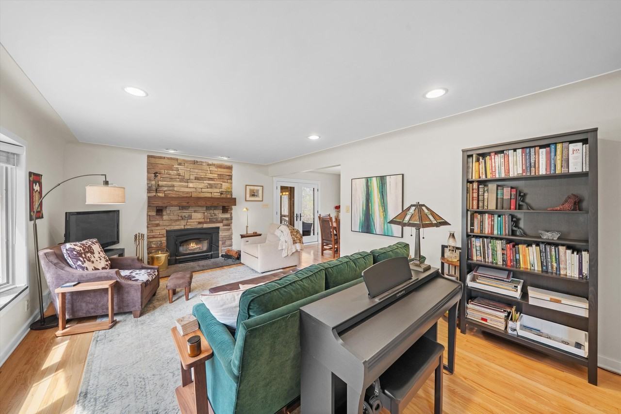 2854 Parkridge Dr - Photo 4 of 23