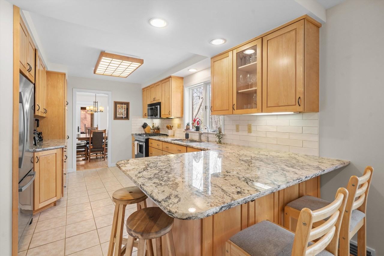 2854 Parkridge Dr - Photo 6 of 23