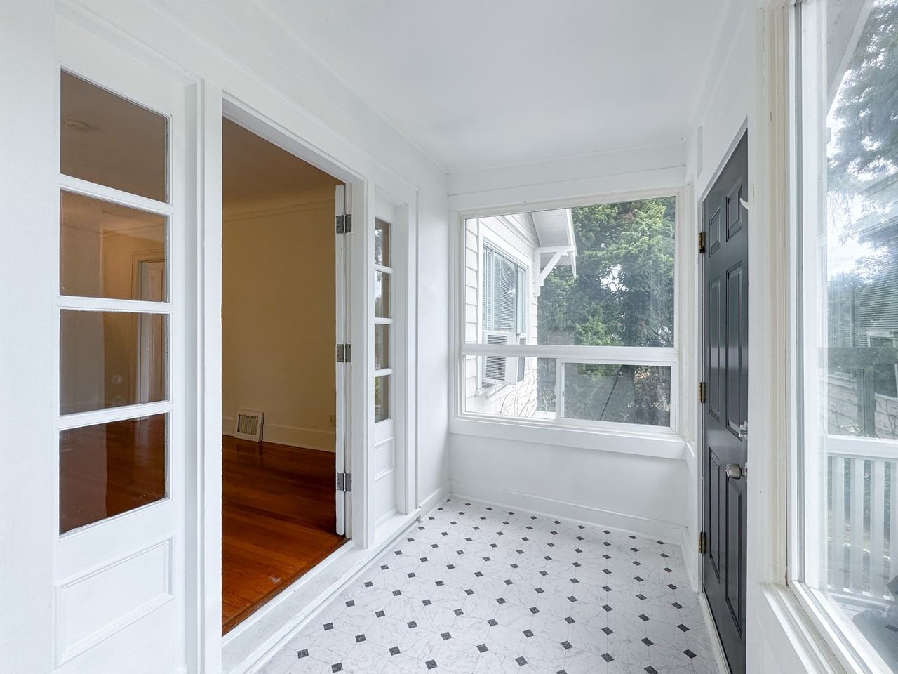 1537 Valentine Pl S #1 - Photo 2 of 18