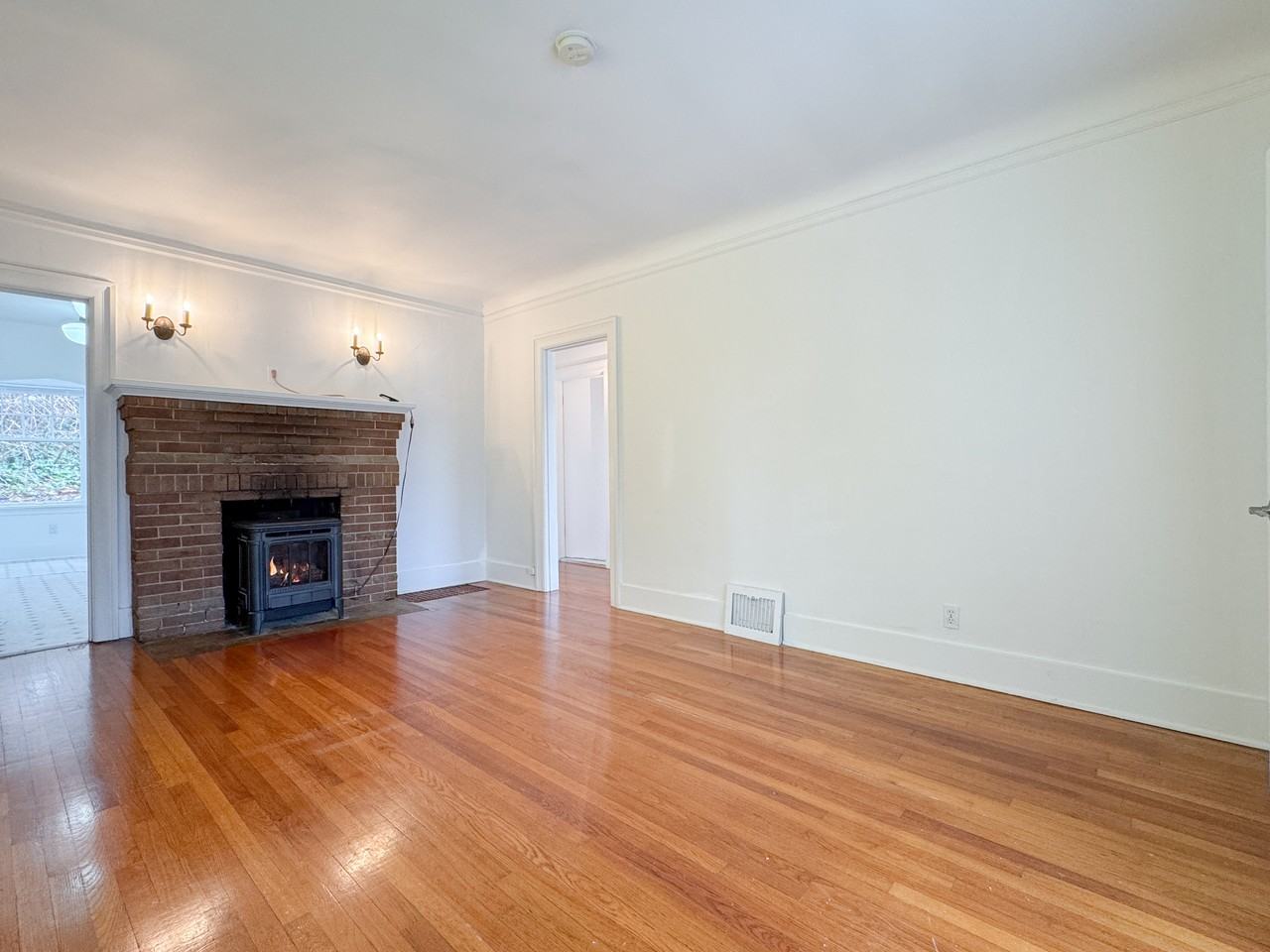 1537 Valentine Pl S #1 - Photo 3 of 18