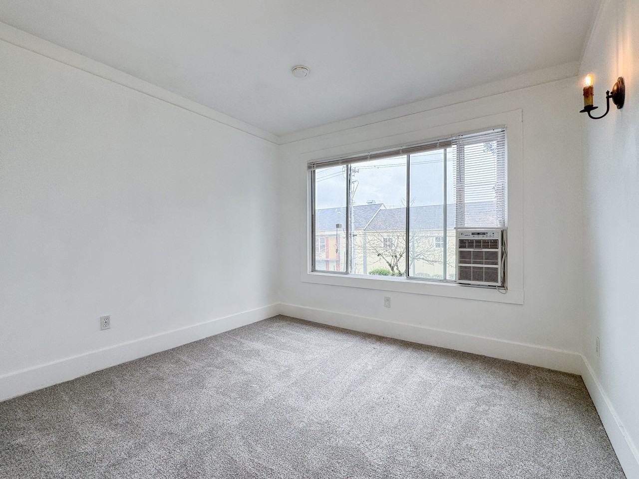 1537 Valentine Pl S #1 - Photo 4 of 18