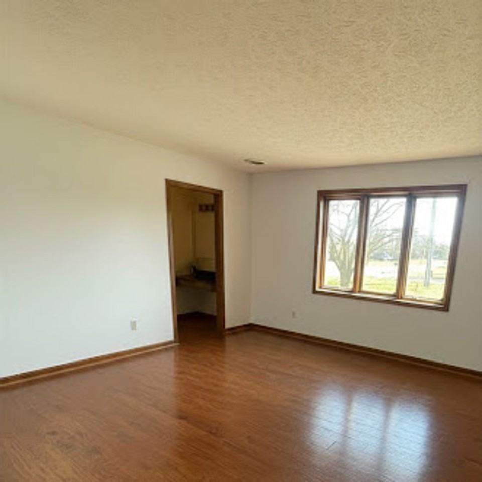122 N Fairway Rd - Photo 4 of 9