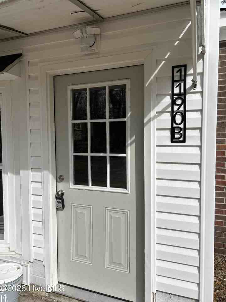 1190 Blue Creek Rd #B - Photo 4 of 31