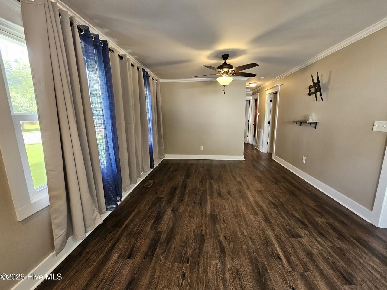 16 White Oak St - Photo 2 of 11