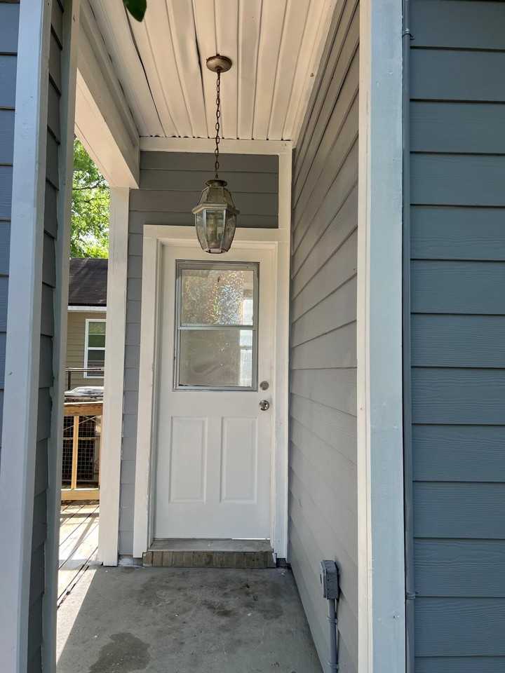 1926 W 13th St #1 - Photo 3 of 7