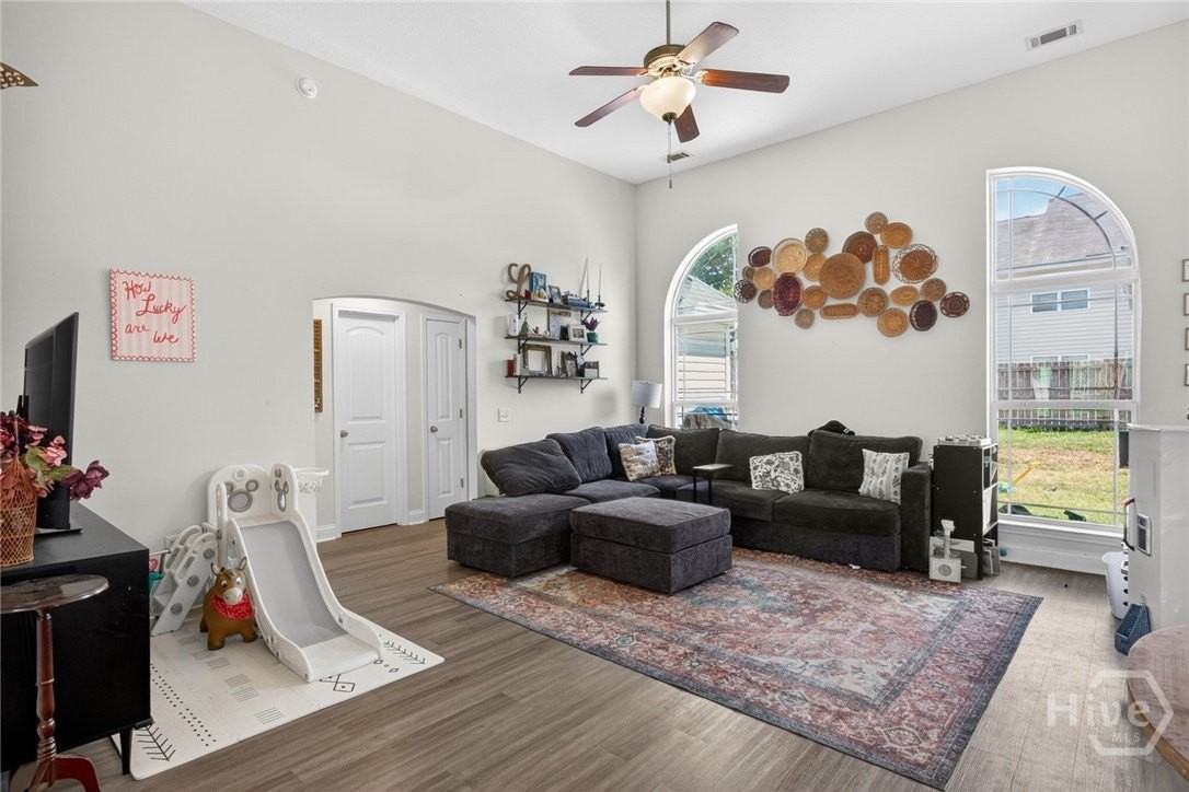 268 Scarlett Ln - Photo 5 of 35