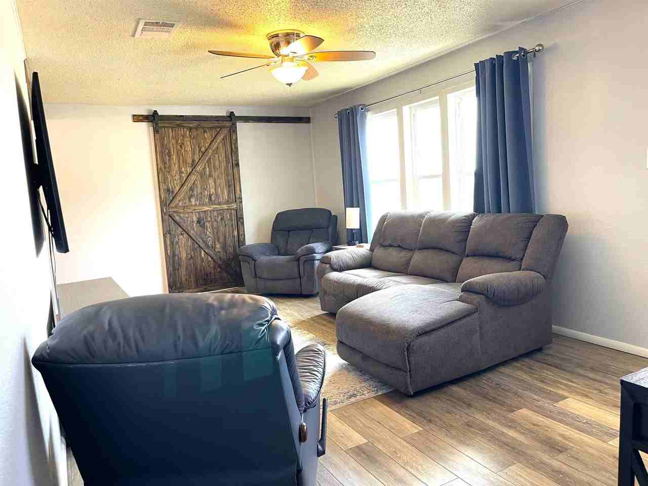 1101 E College St - Photo 4 of 25