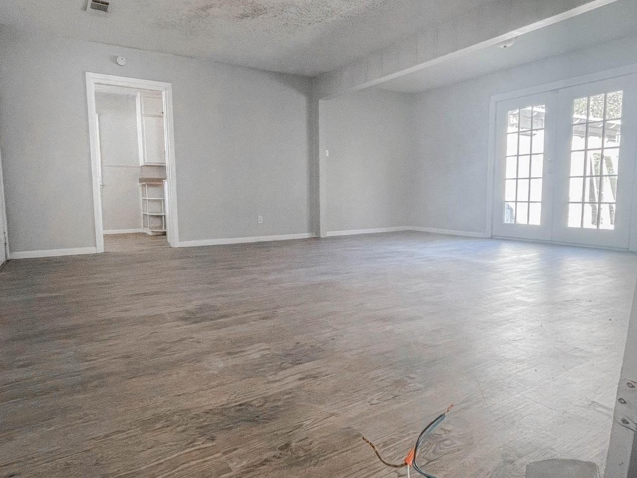 2004 47th St - Photo 2 of 11