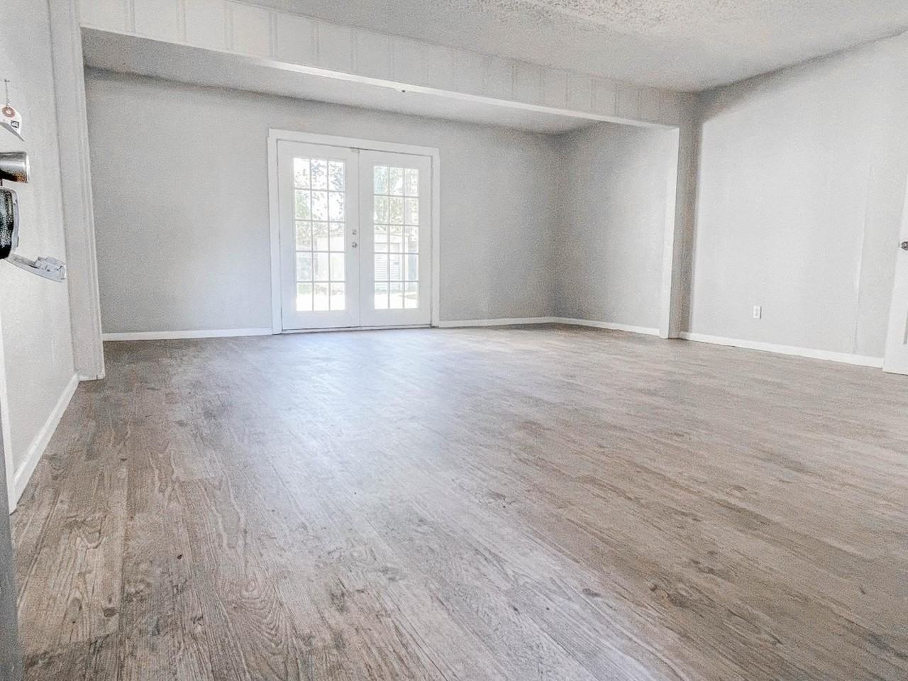 2004 47th St - Photo 3 of 11