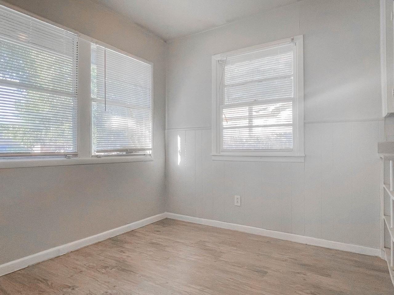 2004 47th St - Photo 4 of 11