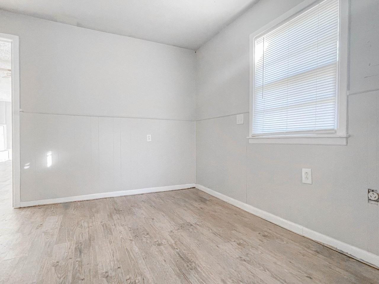 2004 47th St - Photo 7 of 11