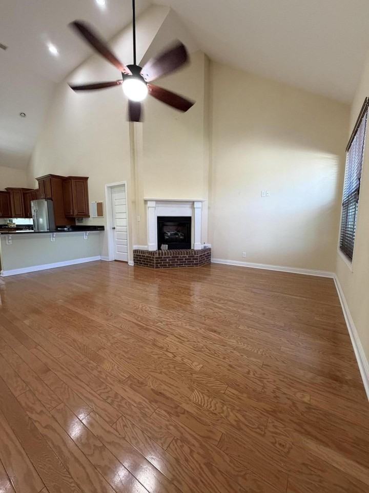 382 Preston Ave - Photo 2 of 18