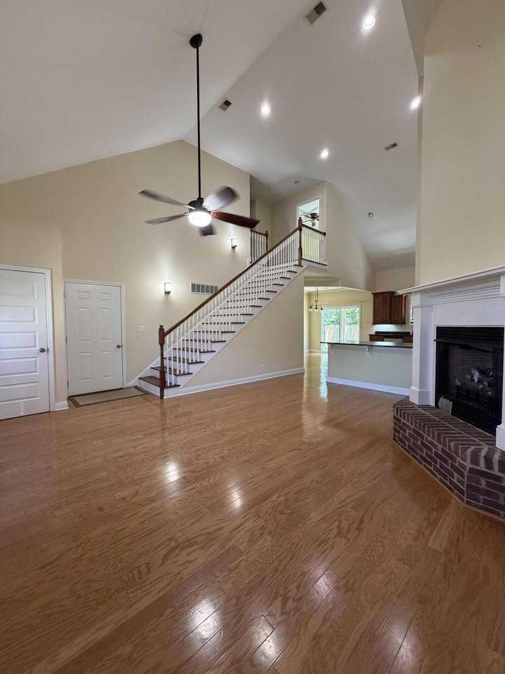 382 Preston Ave - Photo 3 of 18