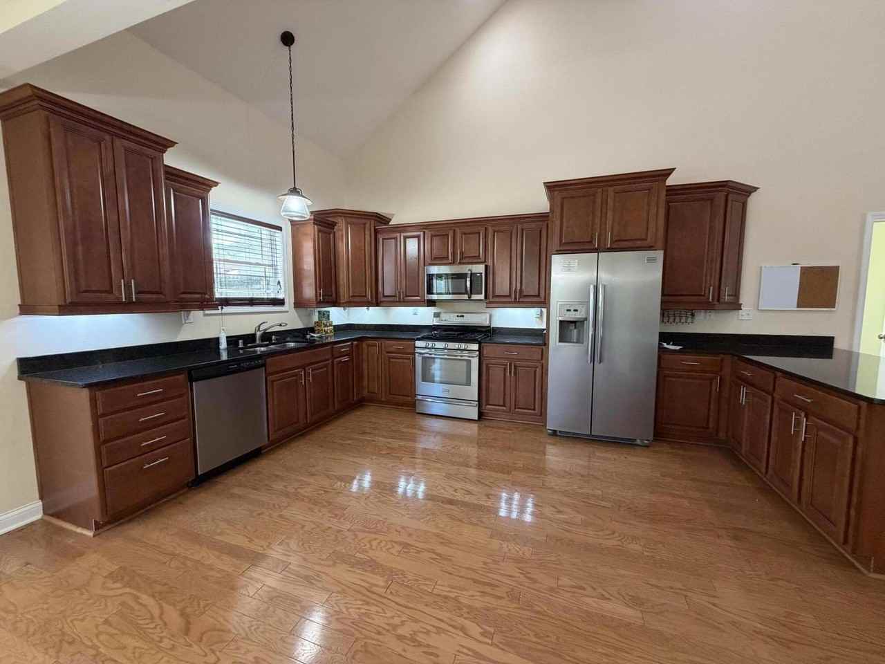 382 Preston Ave - Photo 6 of 18