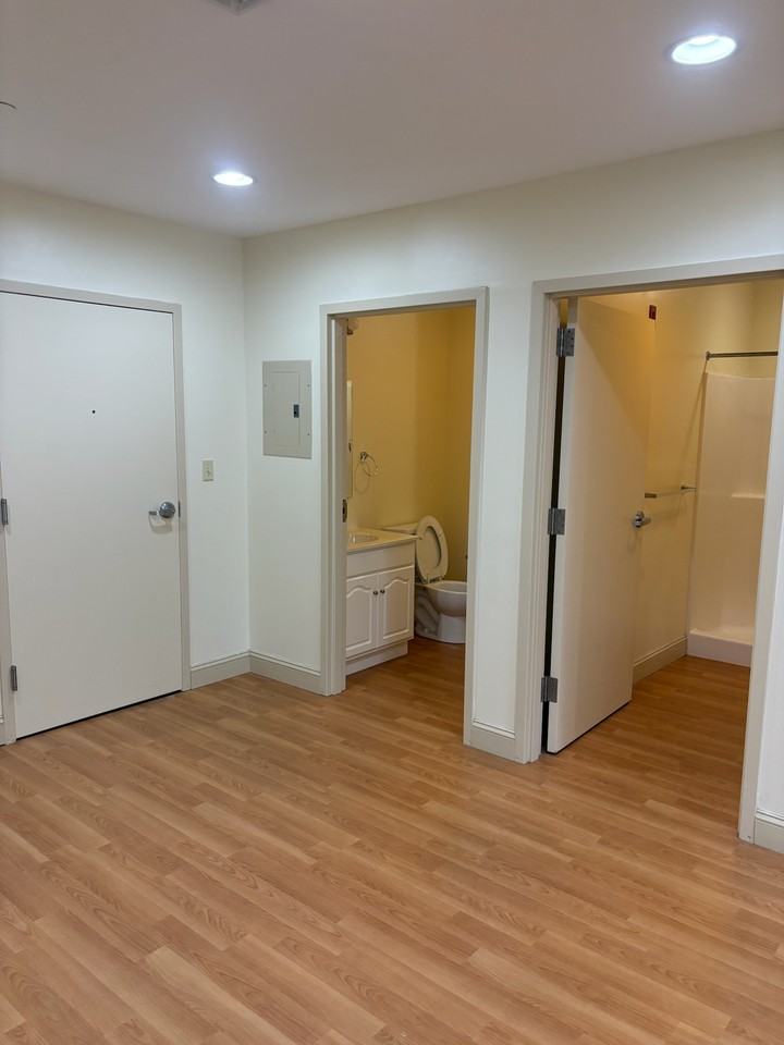 900 James AveUnit 1207 #1207 - Photo 2 of 44