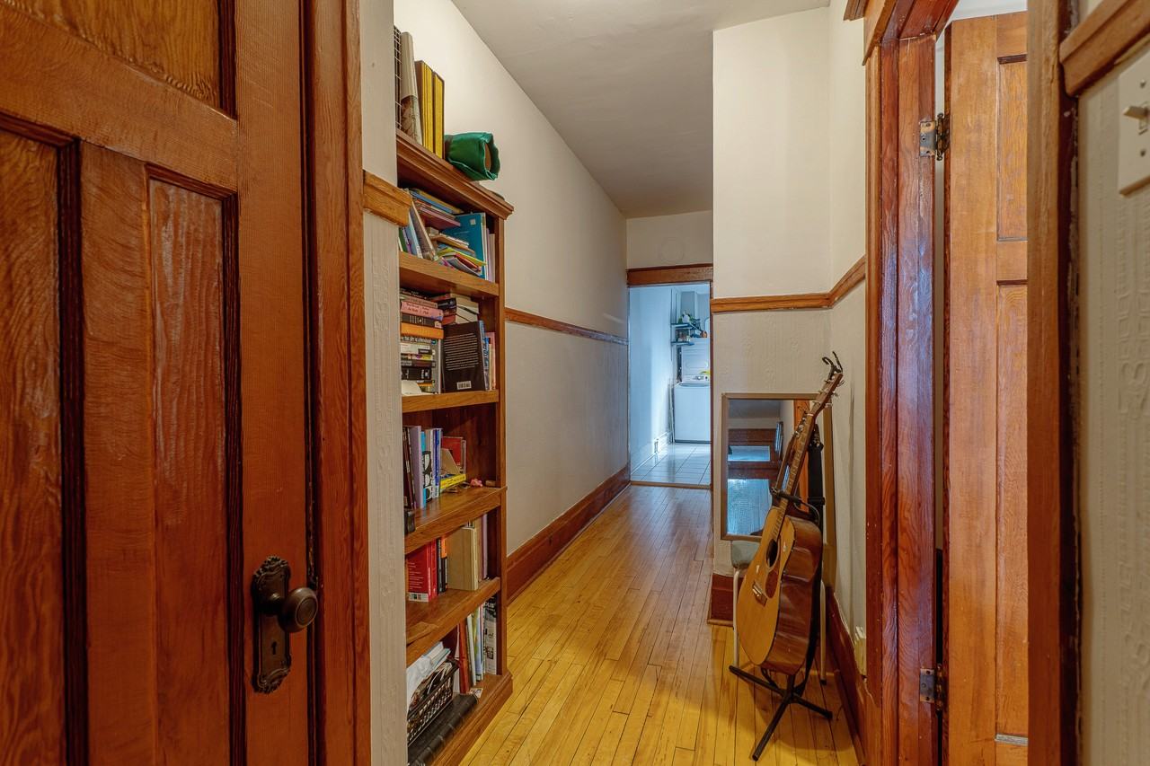 203 3e Avenue - Photo 2 of 21