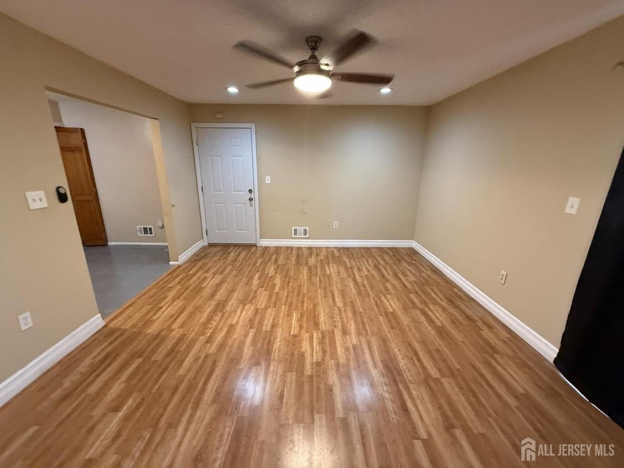 61 Brighton Way - Photo 3 of 16