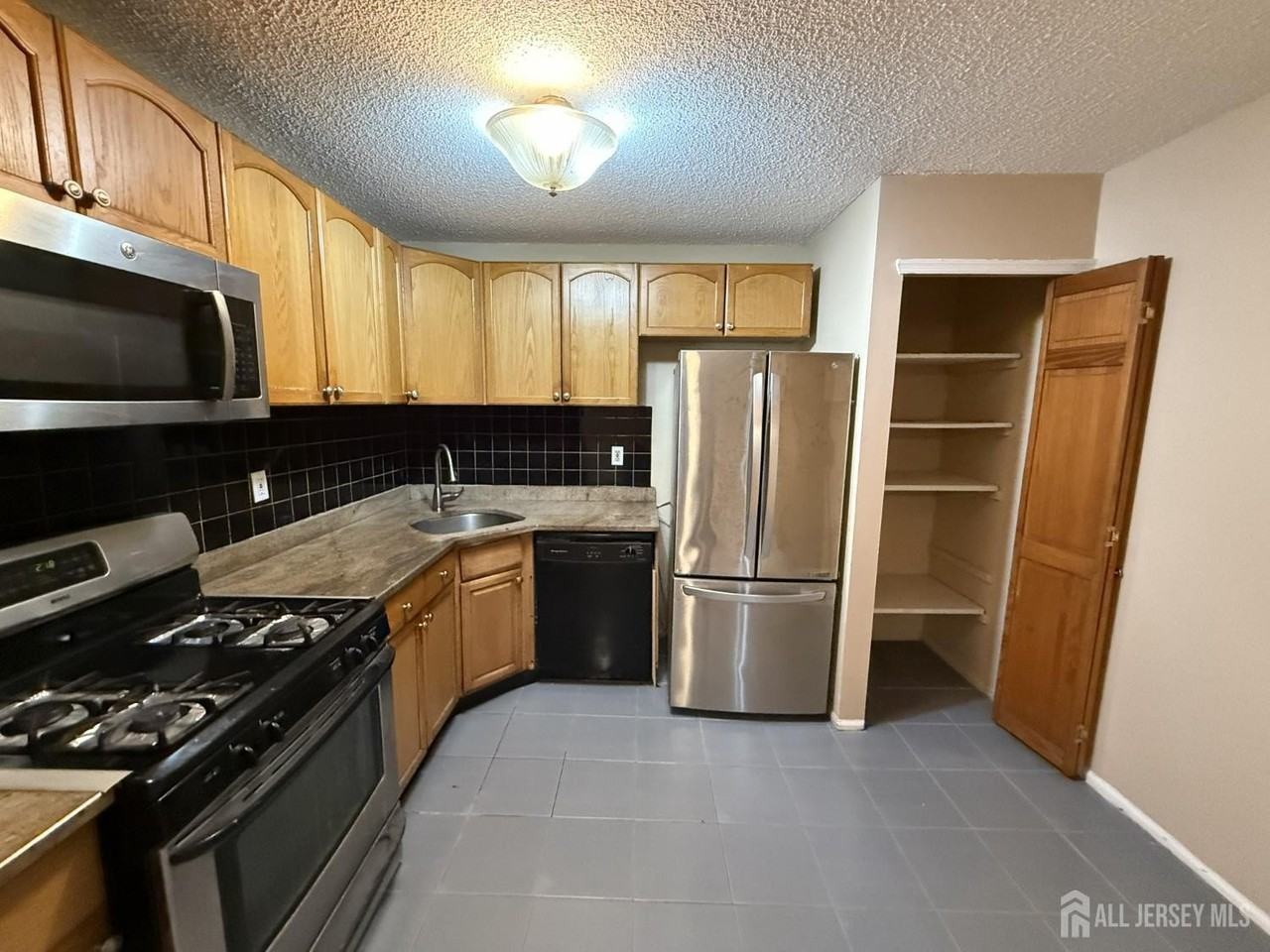 61 Brighton Way - Photo 5 of 16