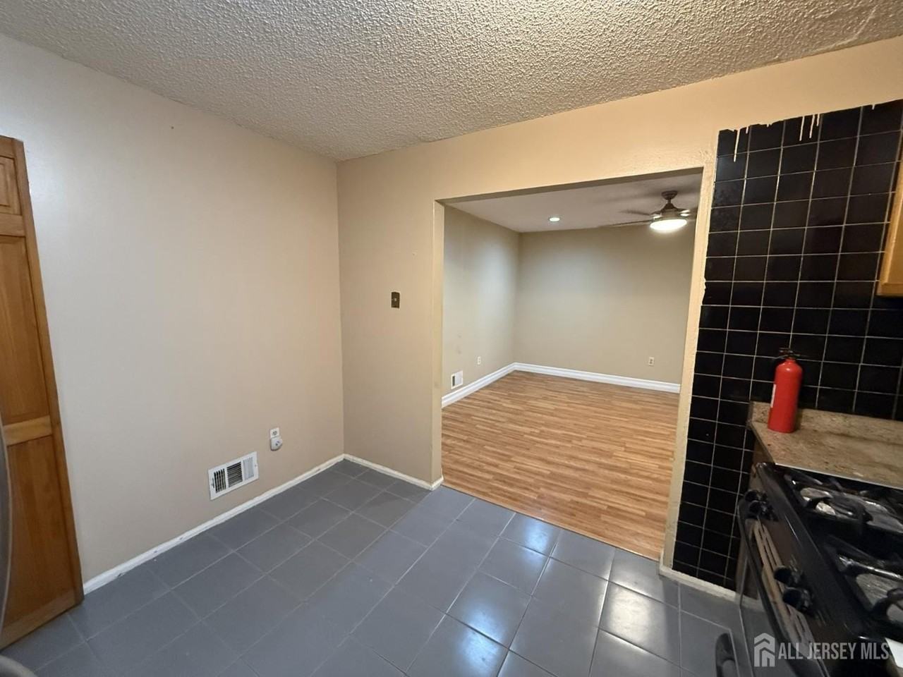 61 Brighton Way - Photo 6 of 16